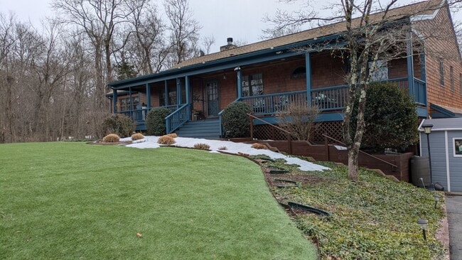 Photo - 421 Oakhill Ave