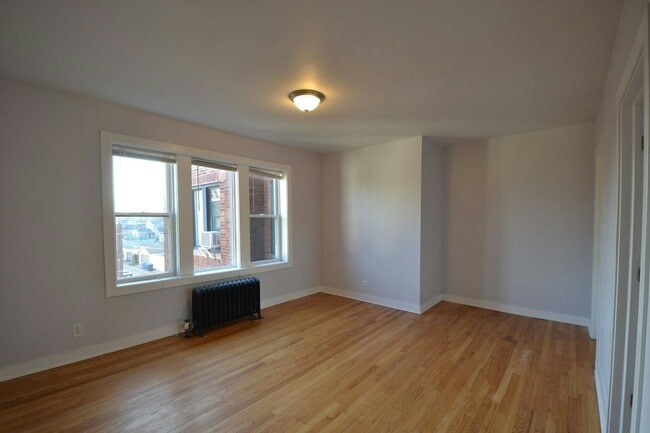 Building Photo - 4606 N Kildare Ave Unit w2 Rental