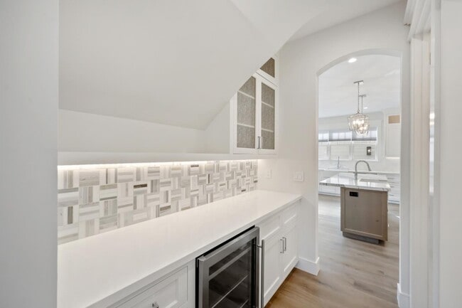 Photo - 261 E Bellevue Ave