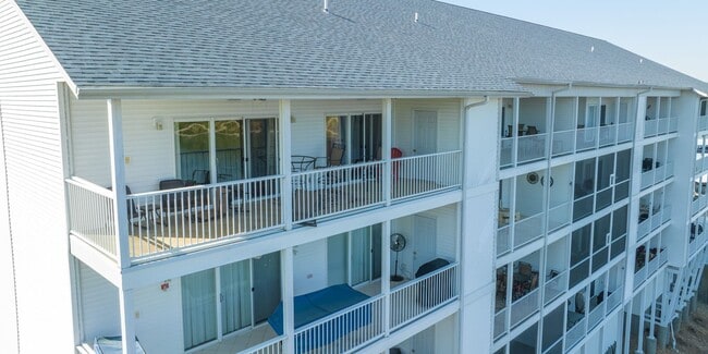 Photo - LUXURY JEFFRIES RD 3B/2B CONDO FURNISHED
