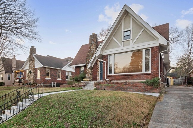 Photo - 871 University St