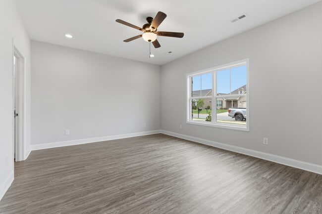 Photo - 3237 McClellan Way SE