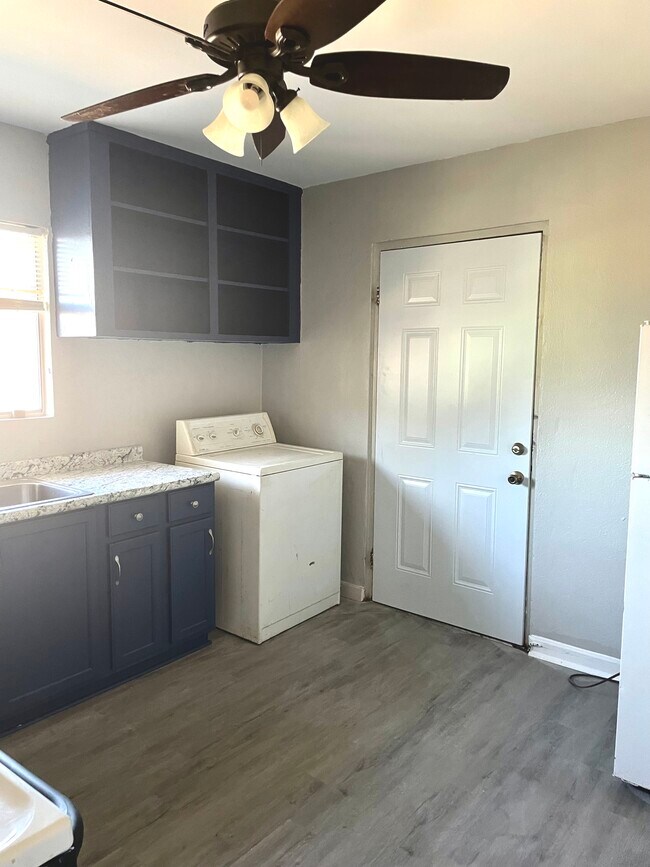 Photo - 869 Geranium St