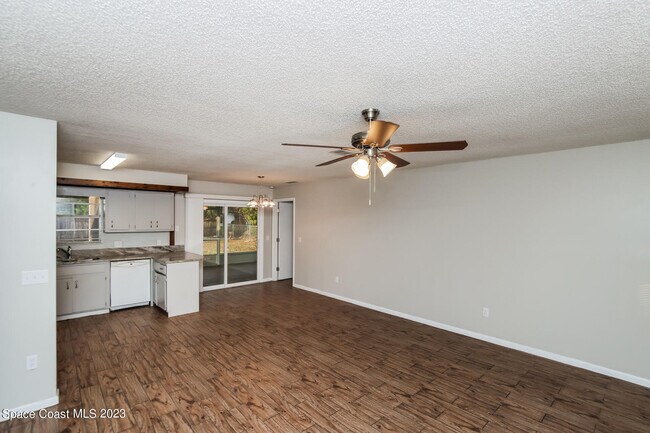 Photo - 461 Truvall St SW