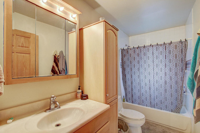 Bathroom - 2948 N Newhall St Apartments Unit Upper - 2948A