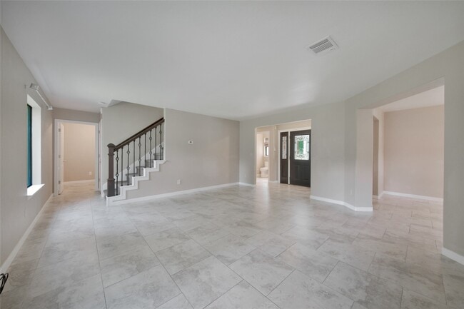 Photo - 710 W Rollingwood St
