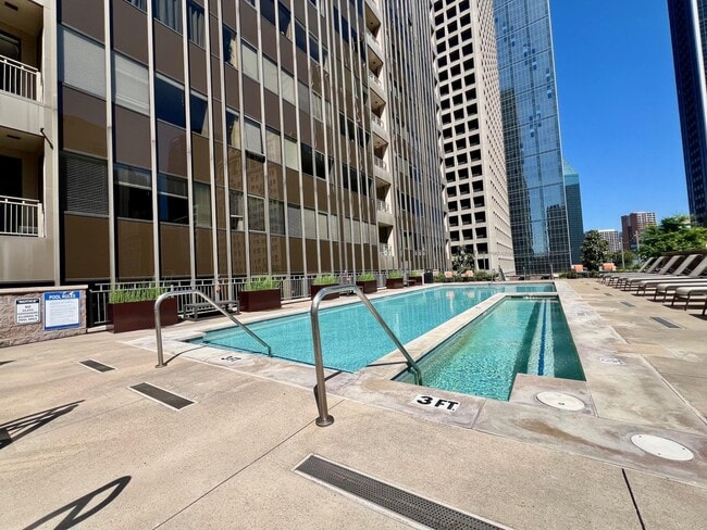 Building Photo - 1200 Main St Unit The Metropolitan #2607