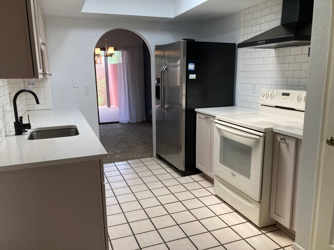 Building Photo - Northwest Townhouse