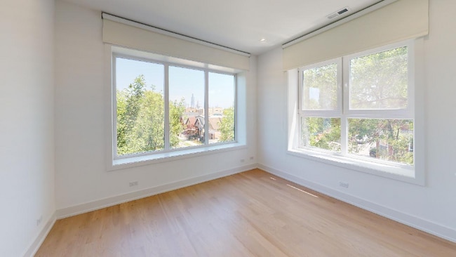 Building Photo - 123 S Green St Rental