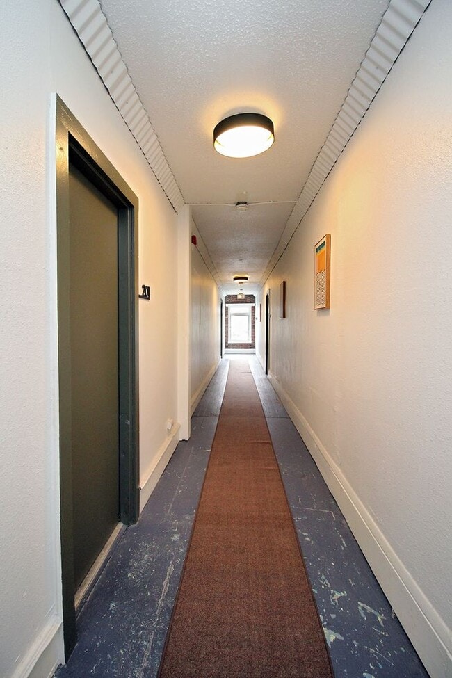 Photo - 843 N Knott St Unit 303