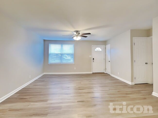 Photo - 213 Walnut Crest Dr