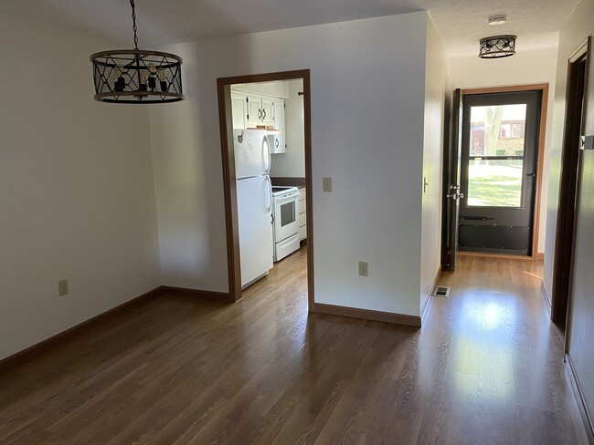 Dining - 7850 Betsy Ross Cir Unit 7850