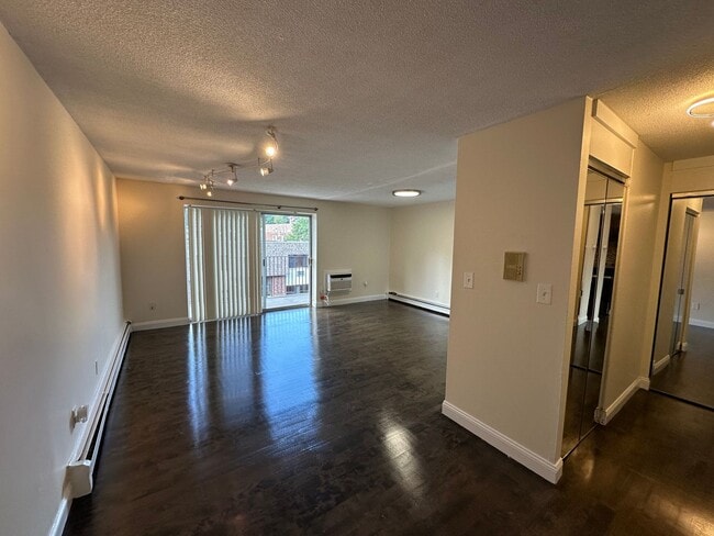 Photo - Large Studio - Balcony - Pool - Close to T Unit 42