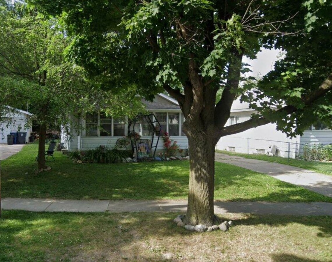 Photo - 2513 Woodrow Ave