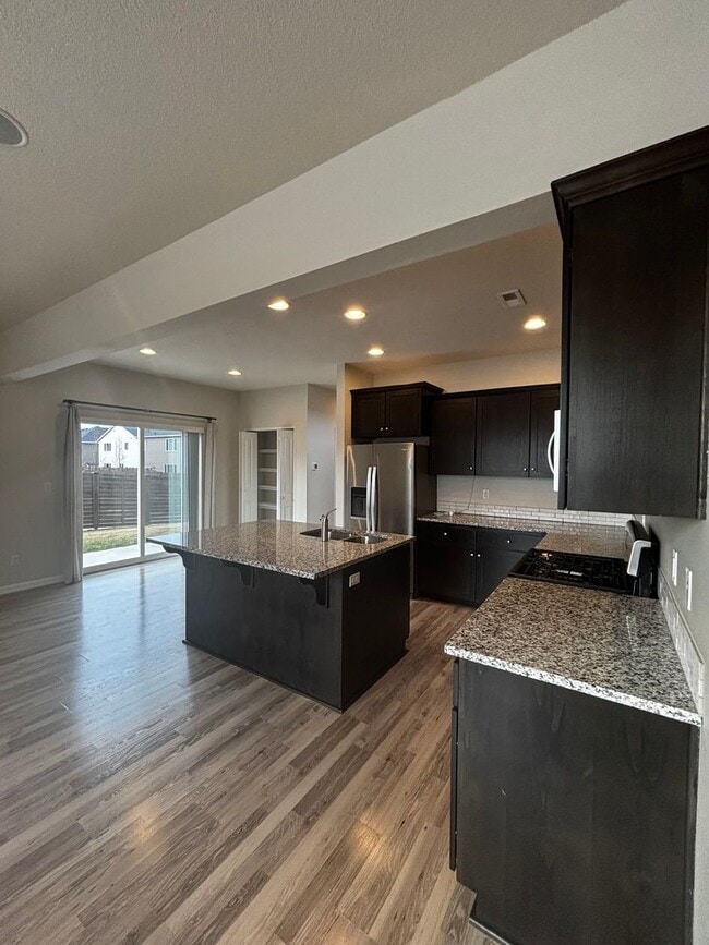 Photo - Newer SE 3 Bdrm House, All Appliances incl W/D, Air Cond, Community Pool, Double Garage