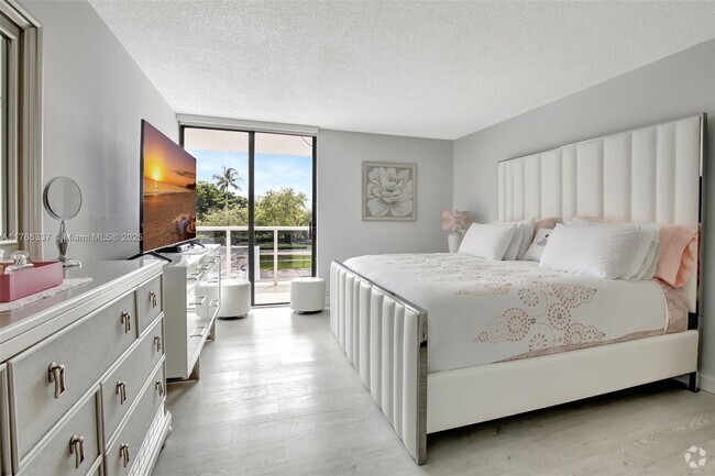 Building Photo - 3675 N Country Club Dr Unit 206 Rental