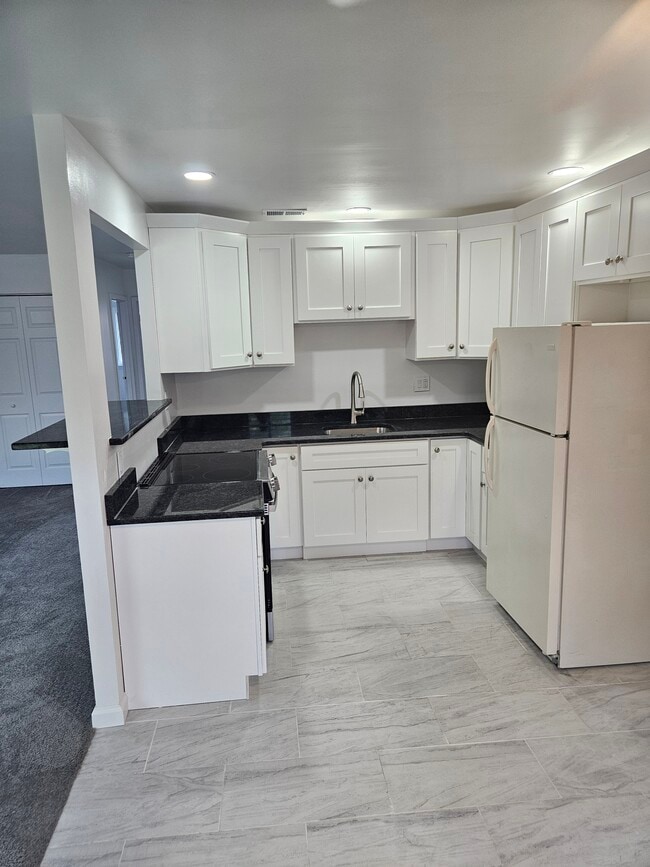 Building Photo - 15 Kings Ct Unit 15