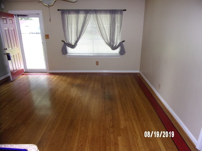 Building Photo - 7418 Jalna St Rental