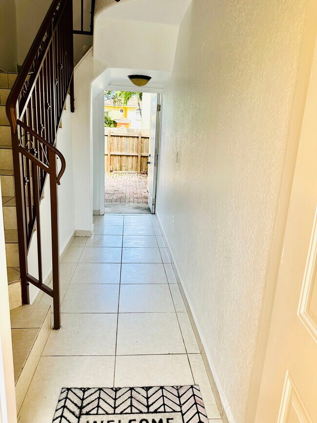 7270 NW 174th Terrace Townhome Townhome Rental in Hialeah FL