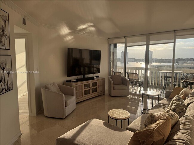 Photo - 1000 E Island Blvd Unit 811