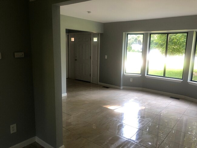 Photo - 10255 Wayne Rd