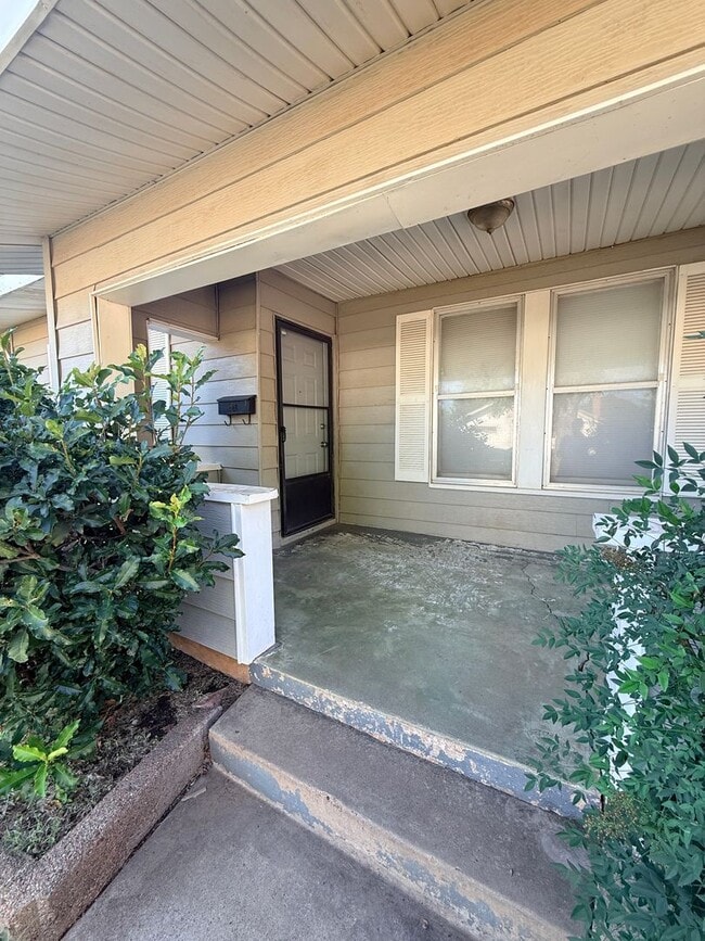 Photo - 3 Bedroom 2 Bath - Large Fenced Yard