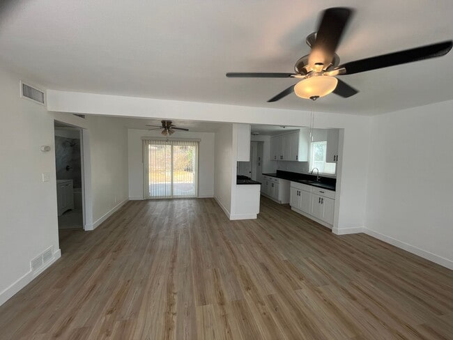 1213 Carson St