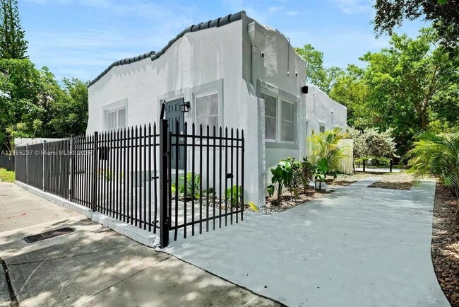 Building Photo - 4711 N Miami Ave Rental