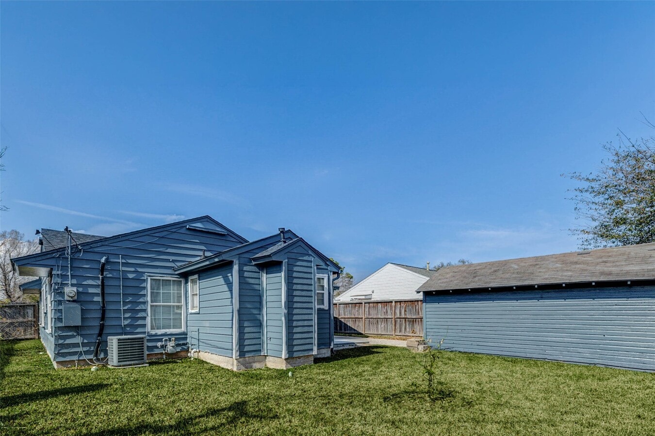 Photo - 2043 Alta Vista St