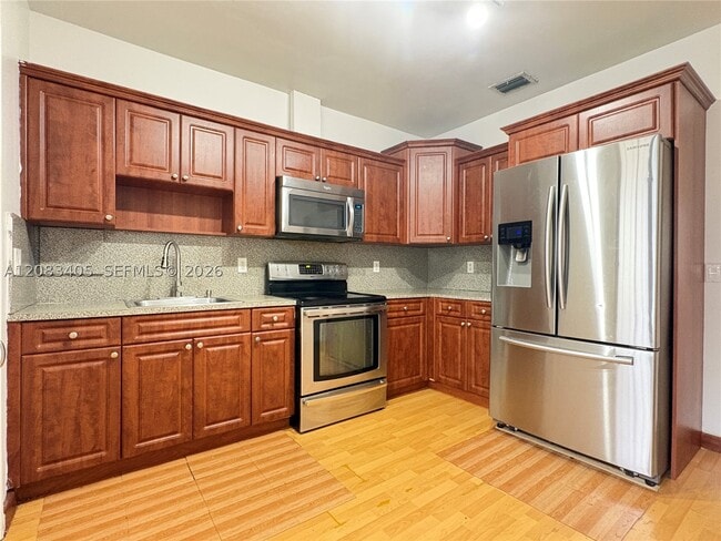 700 SW 51st Ave