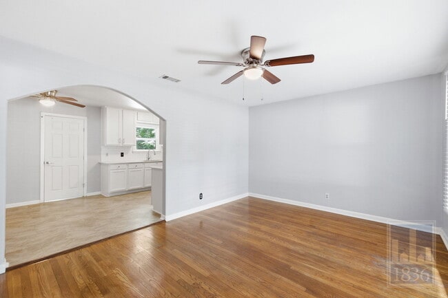 Photo - 1604 Sanchez St