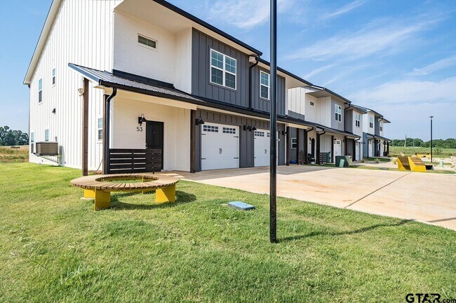 Photo - 625 Papillon Rd