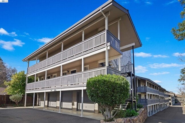 Building Photo - 3849 Vineyard Ave Unit B