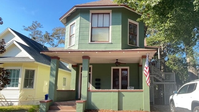 Building Photo - Downtown Fernandina Beach! Sunny 2 Story!