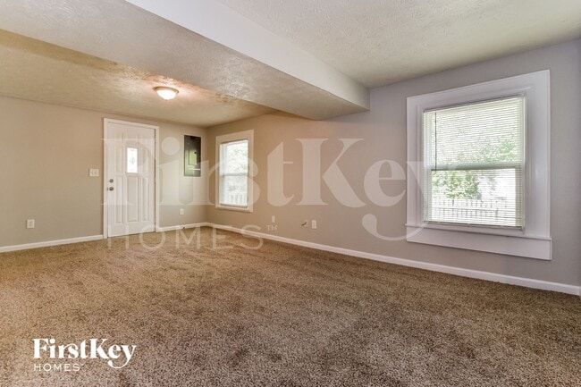 Photo - 2229 W 58th St