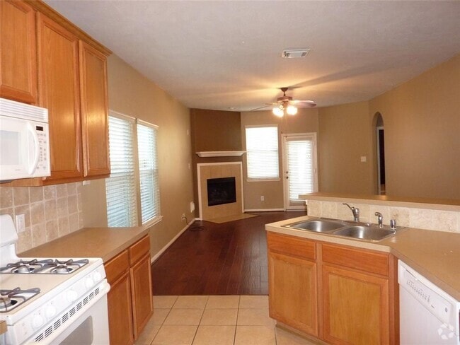 Building Photo - 14543 Bergenia Dr Rental