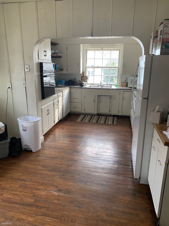 Photo - 4 br, 1.5 bath House - 648 Gunson St