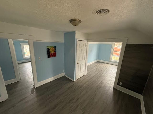 Photo - 425 Stanley St