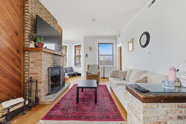 Building Photo - 3811 N Southport Ave