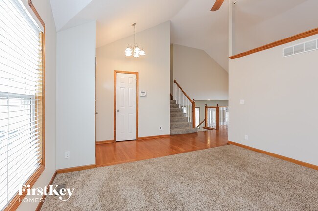 Photo - 912 E Madelyn Dr