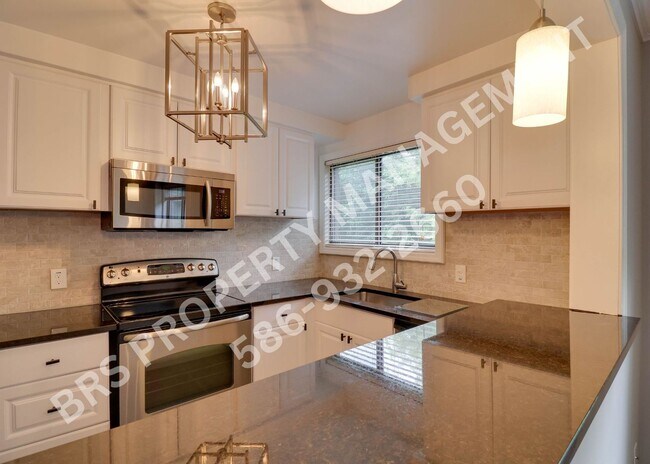 Photo - JUST REDUCED!!  – Walk to Downtown Royal Oak! Unidad 202