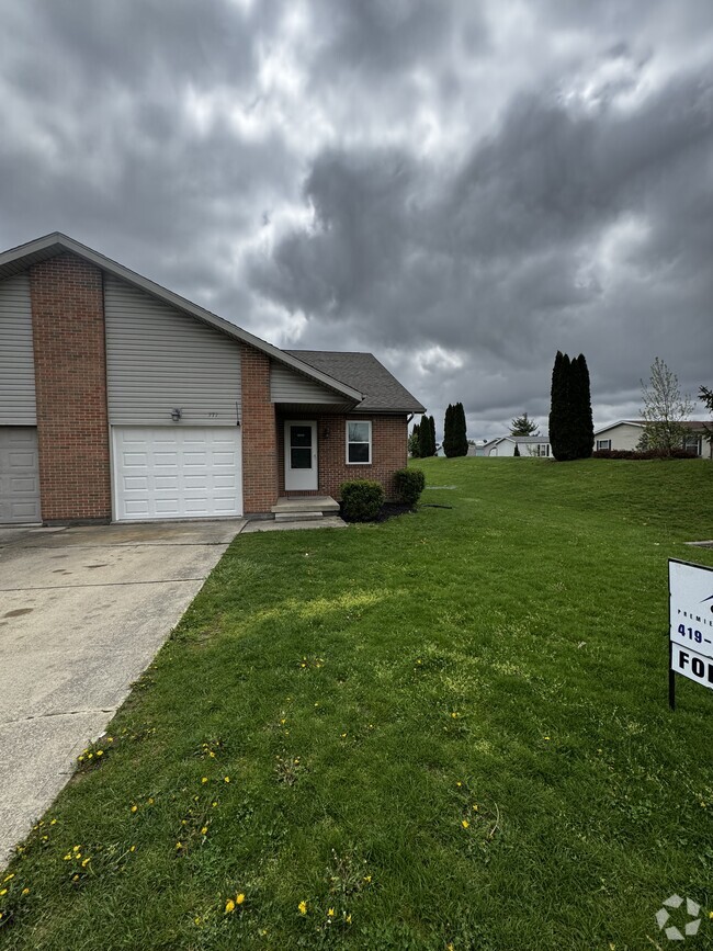 Building Photo - 777 Country Side Ln Unit 777 Countryside Lane Rental