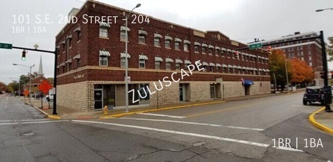 Building Photo - 101 SE 2nd St Unit 204