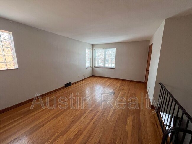 Photo - 5309 Jamieson Ave Unit A