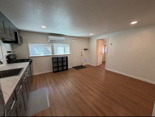 Photo - 1230 Ivy St