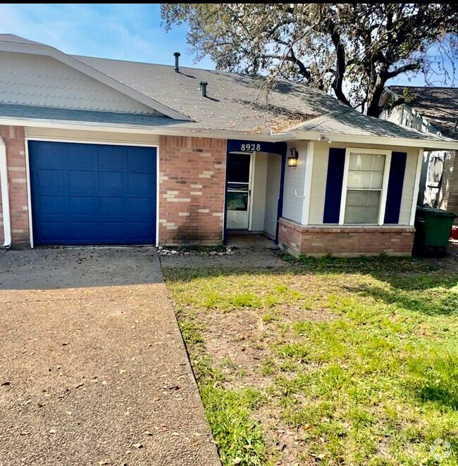 Building Photo - Charming 2-bedroom 1 bath 1 car garage loc... Rental