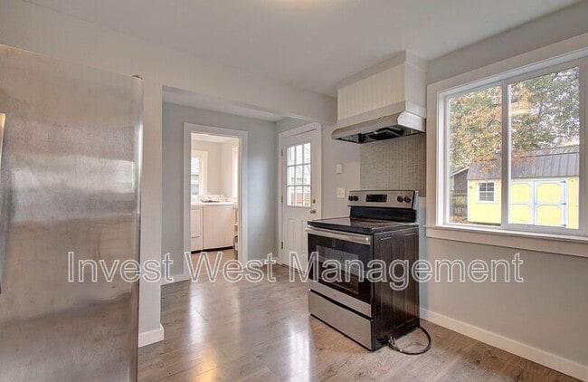 Photo - 2306 E 27th St