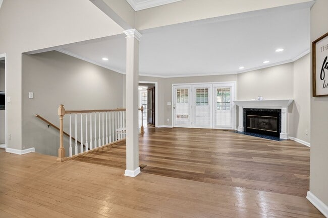 Photo - 1651 Flagstone Point NW