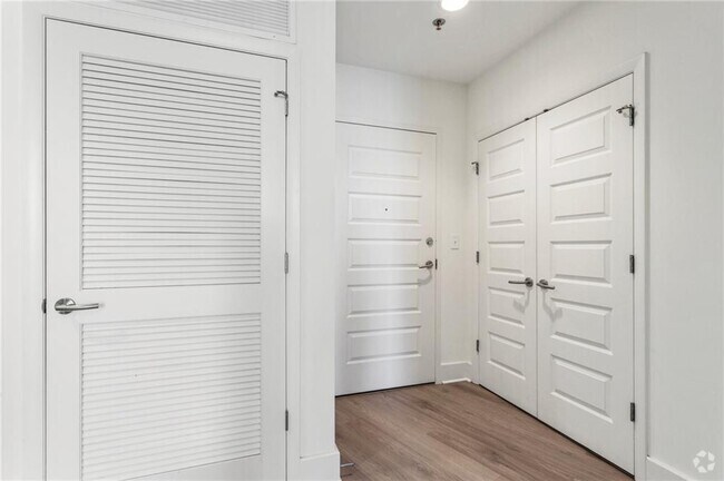 Building Photo - 1080 Peachtree St NE Unit 1513 Rental