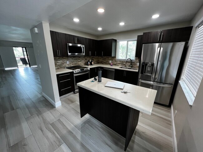 Photo - 330 Racquet Club Rd Unit 204